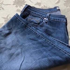 Women’s Levi Jeans